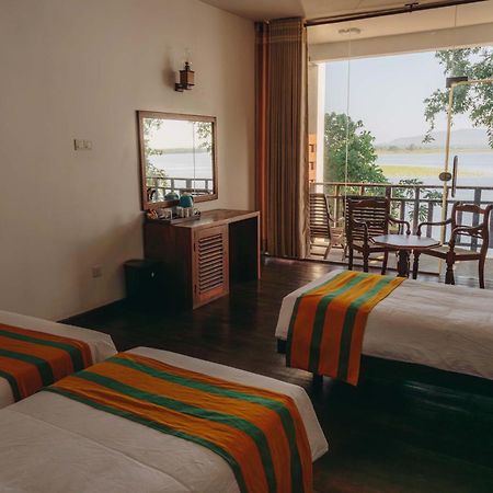 Yala Oga Reach Hotel ทิซซามาฮารามา ภายนอก รูปภาพ