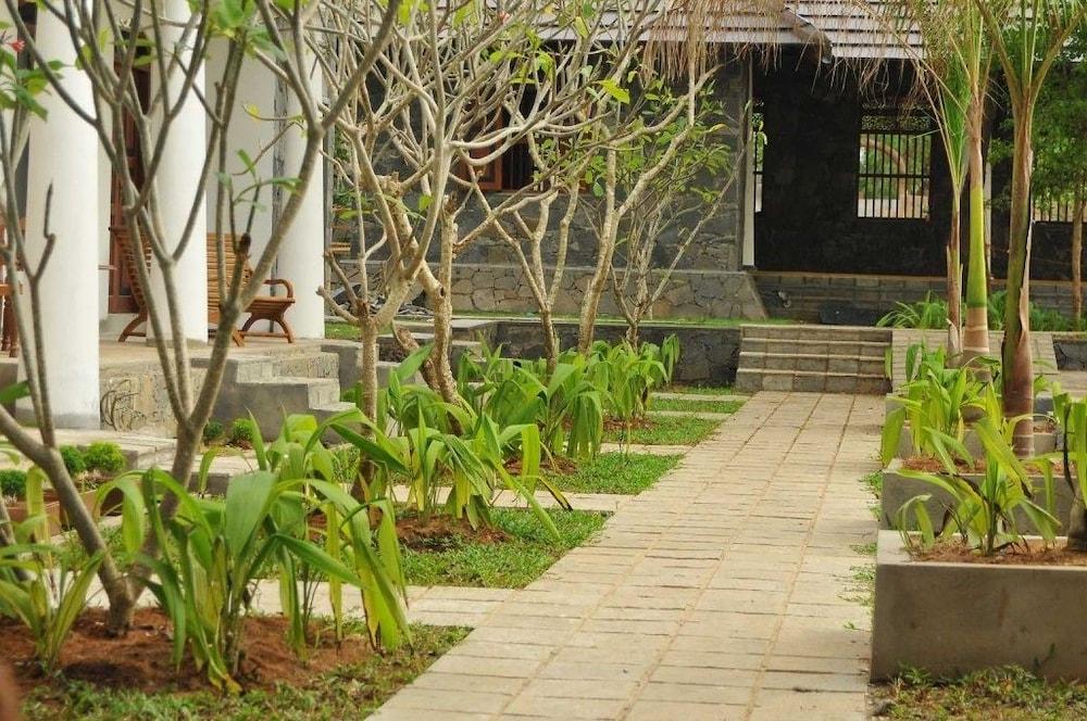 Yala Oga Reach Hotel ทิซซามาฮารามา ภายนอก รูปภาพ