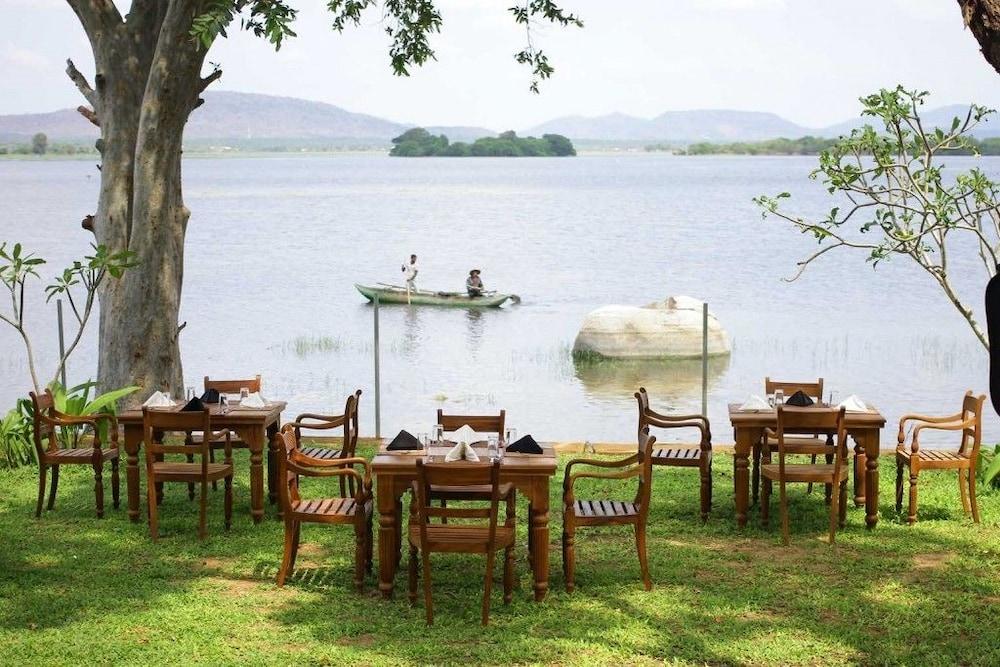Yala Oga Reach Hotel ทิซซามาฮารามา ภายนอก รูปภาพ