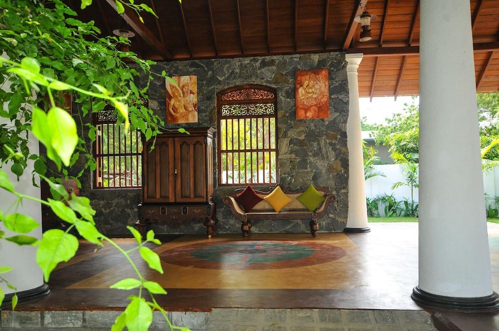 Yala Oga Reach Hotel ทิซซามาฮารามา ภายนอก รูปภาพ