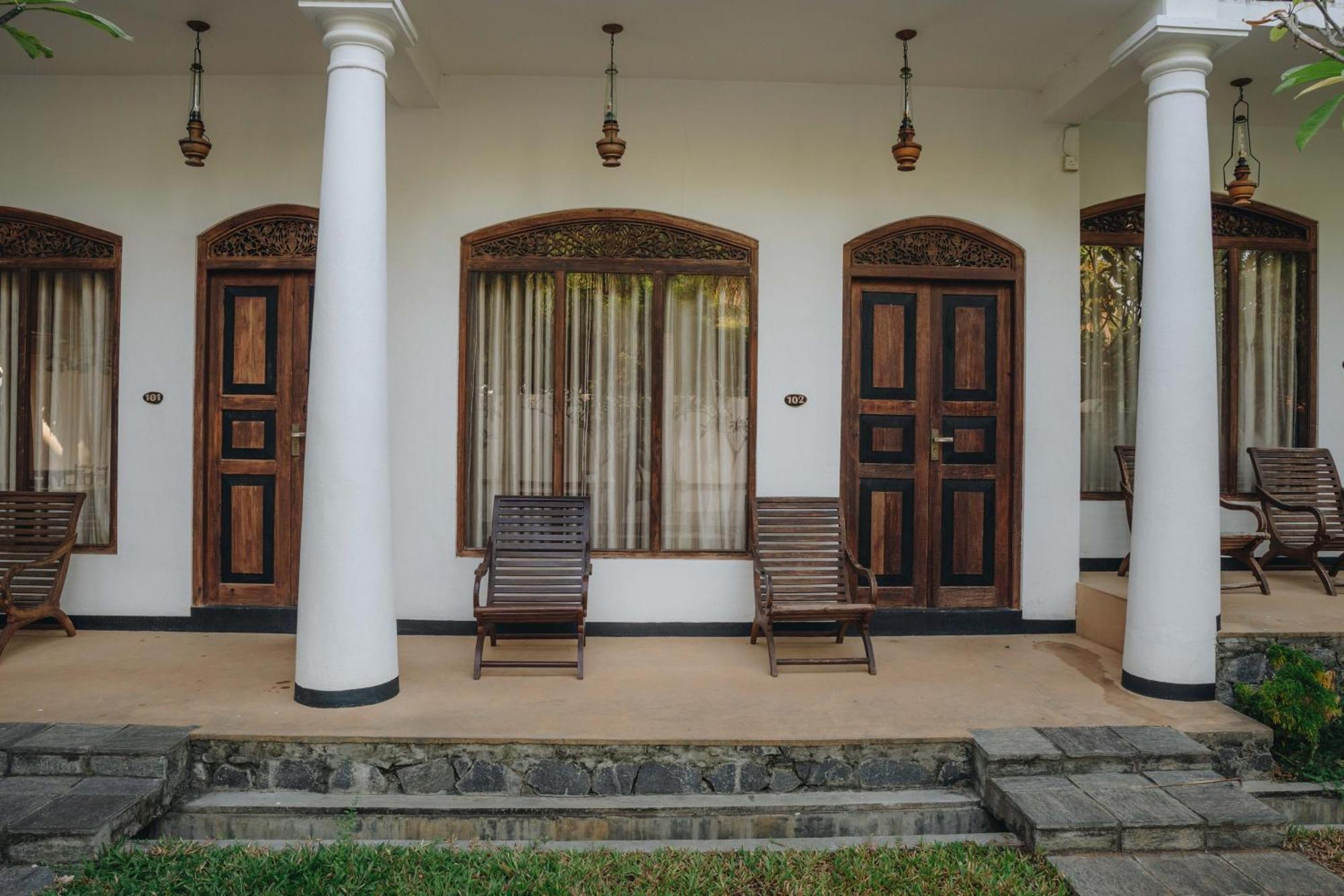 Yala Oga Reach Hotel ทิซซามาฮารามา ภายนอก รูปภาพ