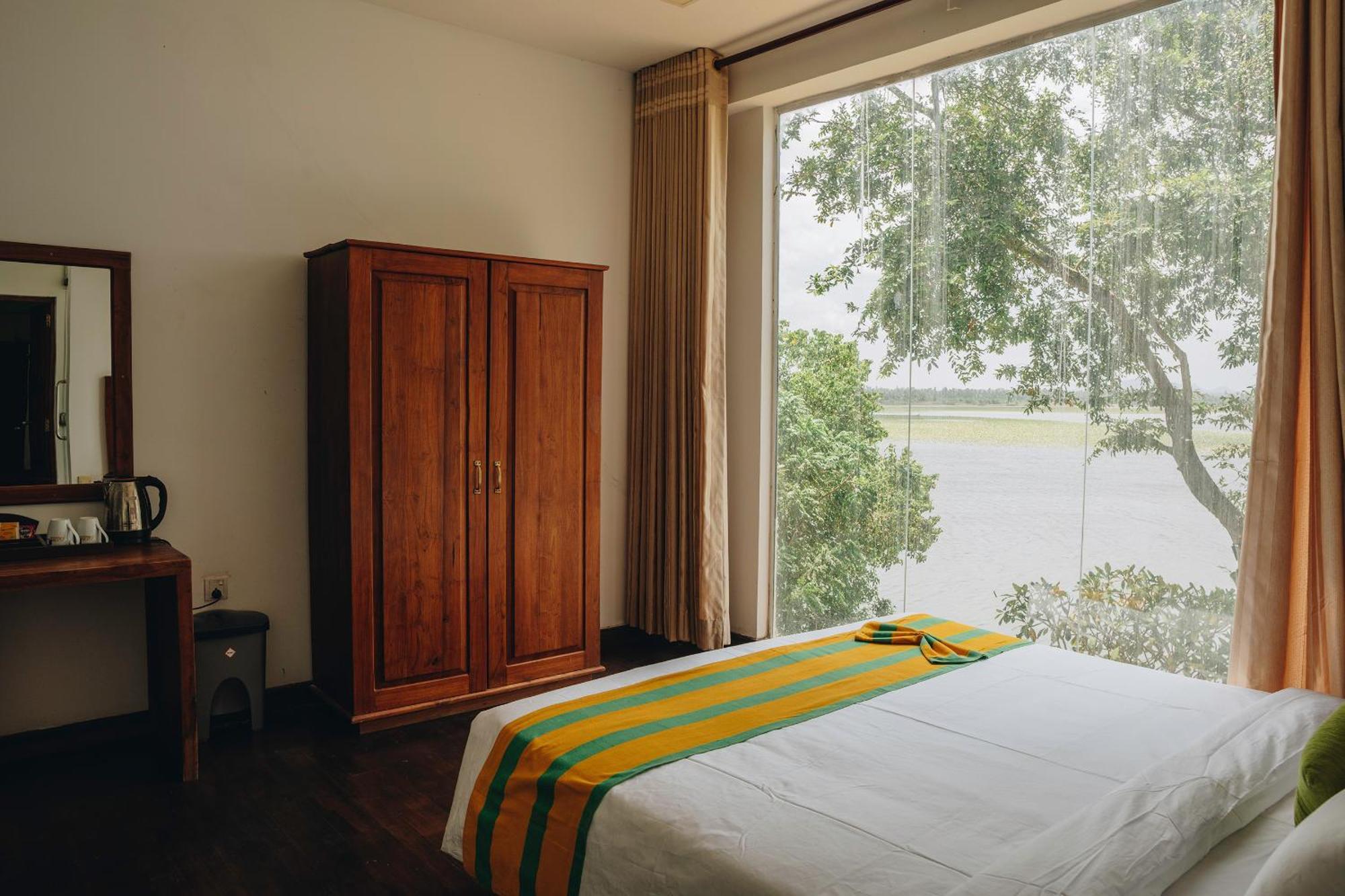 Yala Oga Reach Hotel ทิซซามาฮารามา ภายนอก รูปภาพ