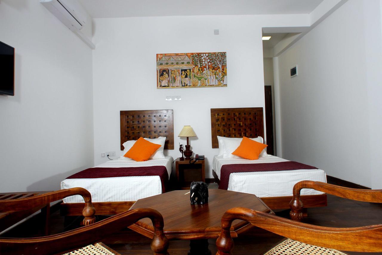 Yala Oga Reach Hotel ทิซซามาฮารามา ภายนอก รูปภาพ