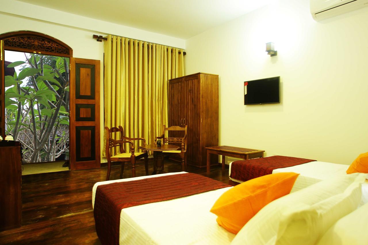 Yala Oga Reach Hotel ทิซซามาฮารามา ภายนอก รูปภาพ