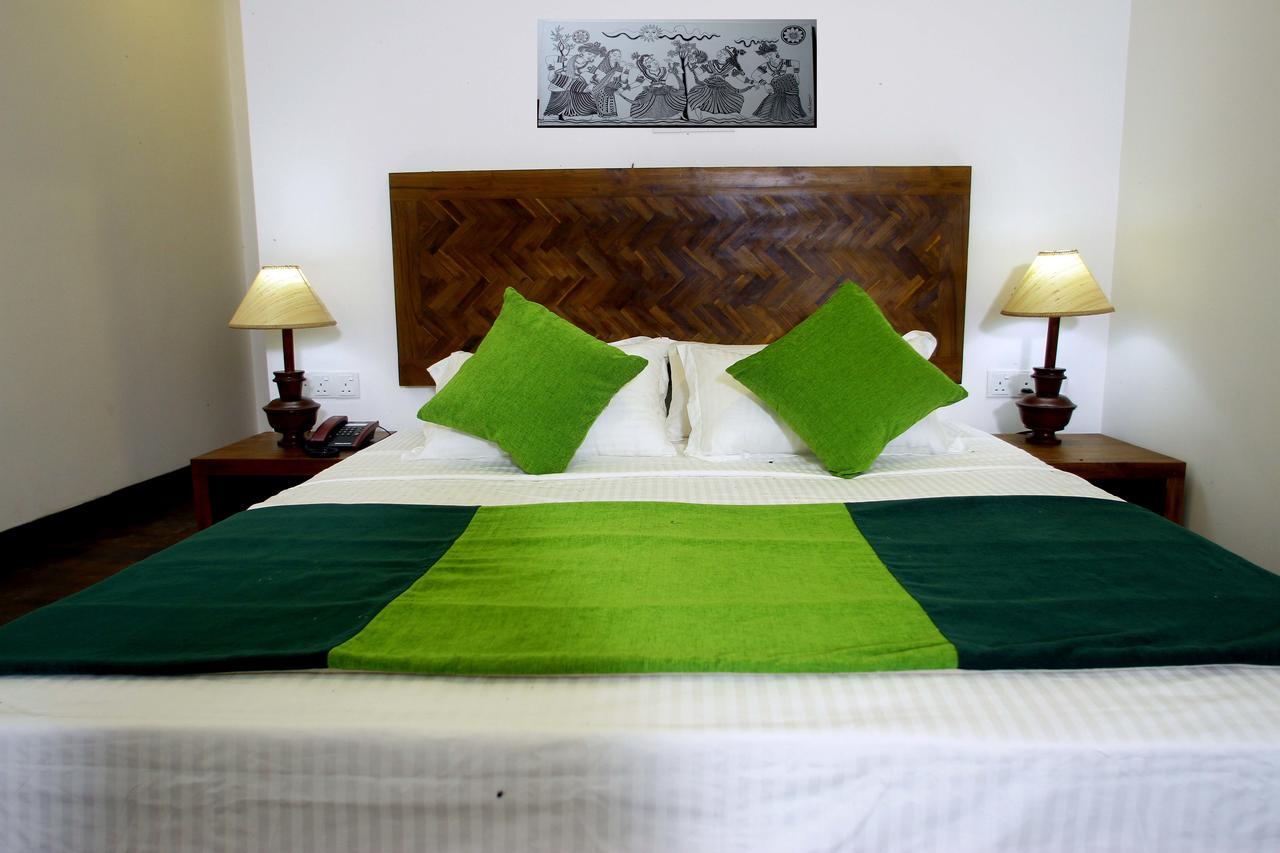 Yala Oga Reach Hotel ทิซซามาฮารามา ภายนอก รูปภาพ