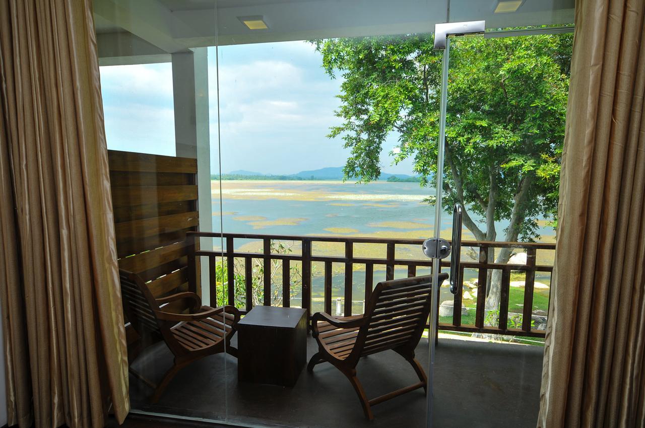 Yala Oga Reach Hotel ทิซซามาฮารามา ภายนอก รูปภาพ