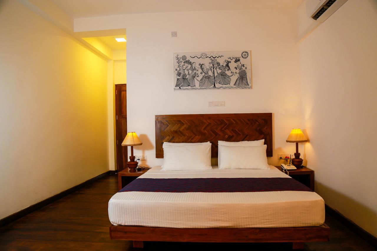 Yala Oga Reach Hotel ทิซซามาฮารามา ภายนอก รูปภาพ