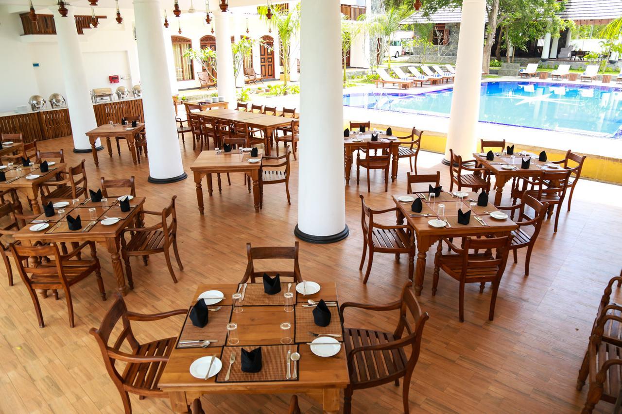 Yala Oga Reach Hotel ทิซซามาฮารามา ภายนอก รูปภาพ