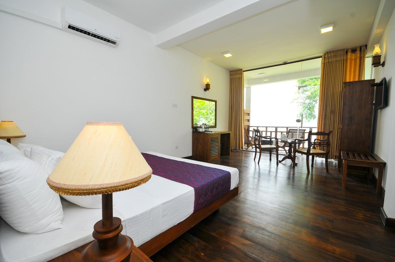 Yala Oga Reach Hotel ทิซซามาฮารามา ภายนอก รูปภาพ