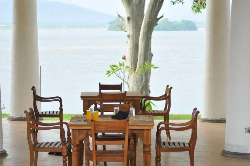 Yala Oga Reach Hotel ทิซซามาฮารามา ภายนอก รูปภาพ