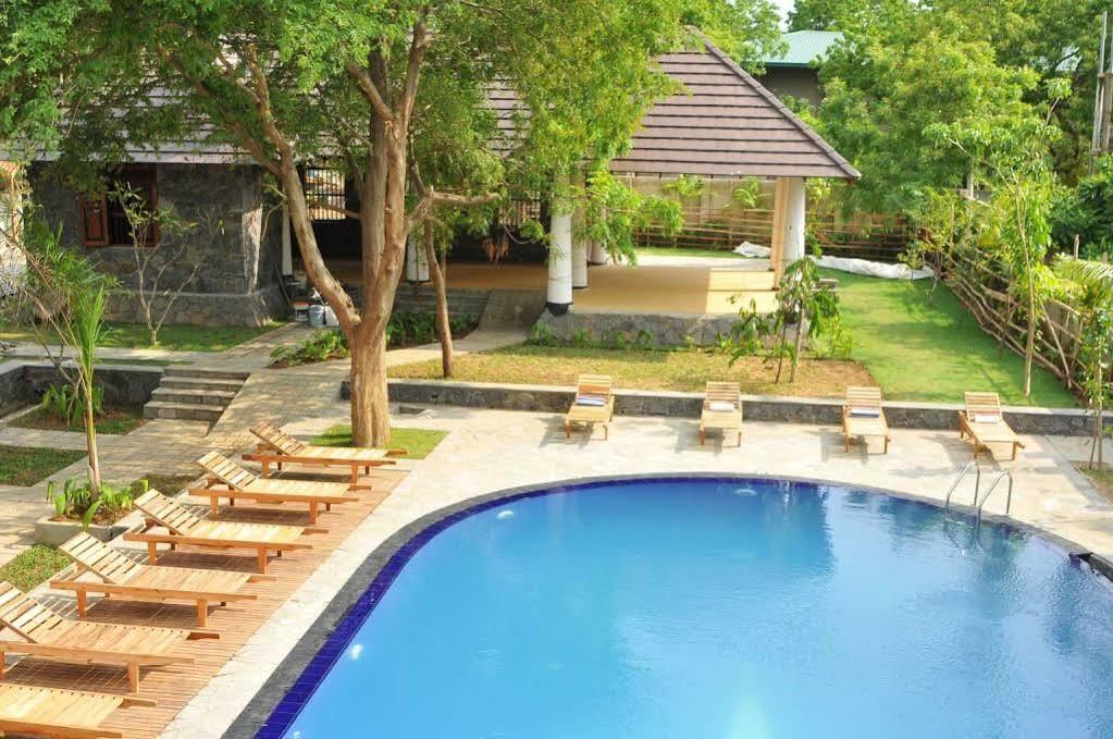 Yala Oga Reach Hotel ทิซซามาฮารามา ภายนอก รูปภาพ